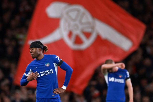 10-1752156242-arsenal-bat-ngo-tiep-can-chelsea-voi-tham-vong-nang-cap-hang-cong.jpg