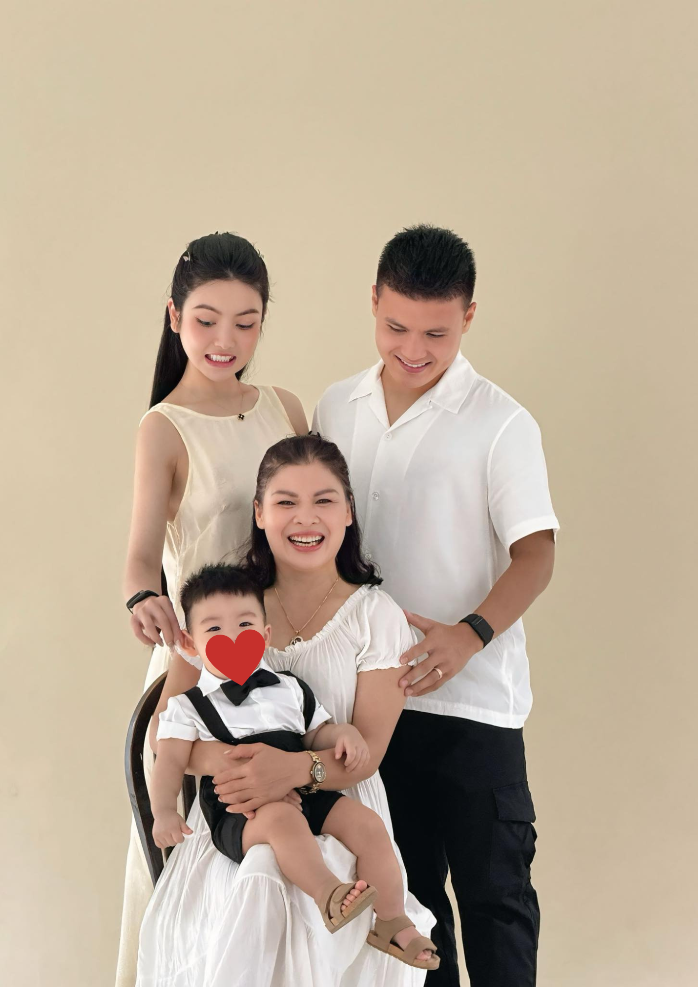 Quang Hải - Chu Thanh Huyền tung ảnh nét căng như poster phim, mừng sinh nhật đầu tiên của cậu quý tử Lido- Ảnh 3.