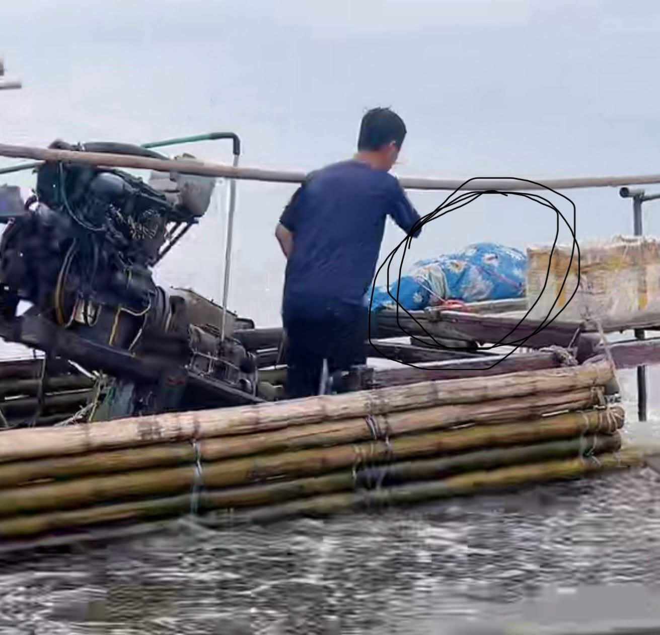 Thương tâm: Tìm thấy cháu bé 6 tuổi đuối nước trên biển Sầm Sơn sau 3 ngày mất tích- Ảnh 1.