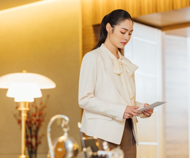 Mẹ mất, tôi dọn phòng thì tìm thấy một hộp thư cũ, lá thư cuối cùng đề tên một người uy quyền trong họ và bí mật khó tin- Ảnh 1.