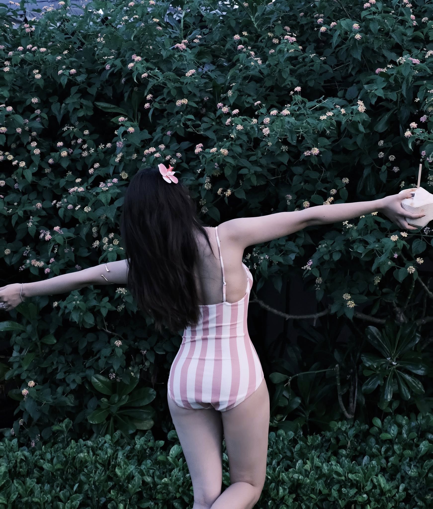“Cô chủ khách sạn” Nhật Linh diện bikini, mẹ 2 con nhưng 3 vòng vẫn sexy, bảo sao Phan Văn Đức mê không lối thoát- Ảnh 1.
