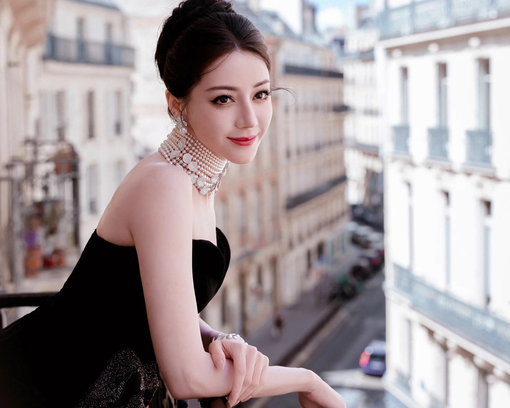 Drama căng đét: Địch Lệ Nhiệt Ba bị 