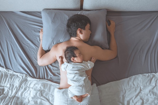 Đứa trẻ ngủ với mẹ và ngủ với bố lớn lên có tính cách khác hẳn nhau, cho con ngủ cùng ai là tốt nhất?- Ảnh 2.