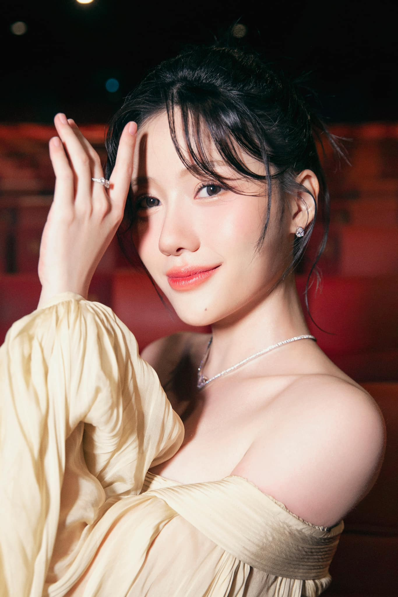 12-1752283443-my-nhan-viet-dat-show-nhat-2025-nhan-sac-len-huong-du-doi-khong-hot-moi-la.png