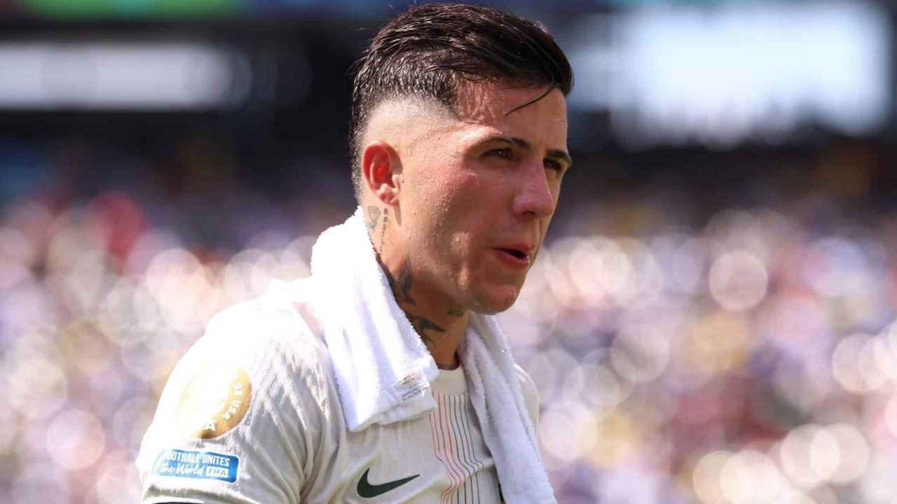 12-1752302593-tien-ve-chelsea-suyt-do-guc-vi-thoi-tiet-qua-nong-o-fifa-club-world-cup-2025.jpg