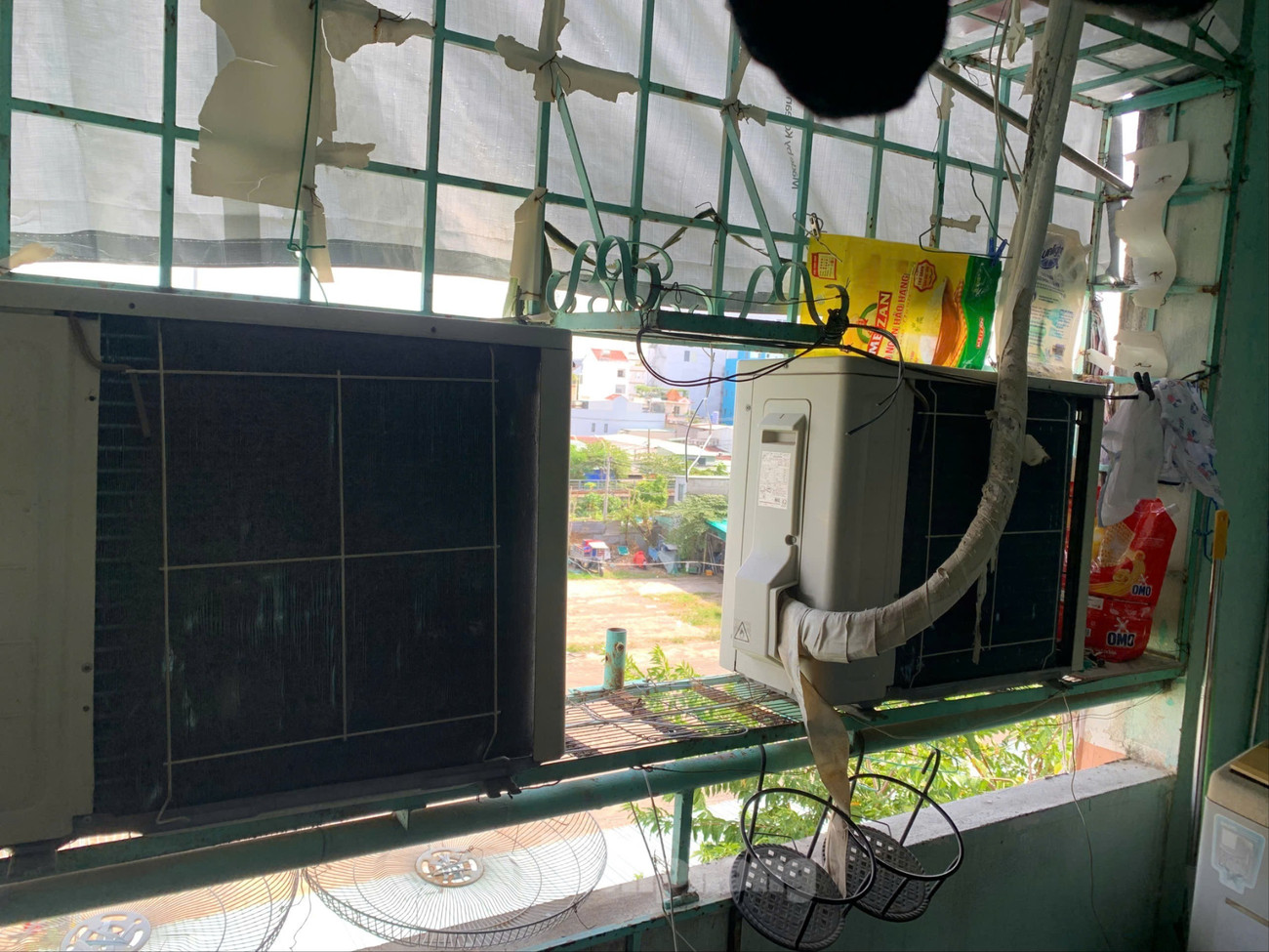 Sau vụ cháy khiến 8 người tử vong ở TPHCM: Cảnh sát đến tận chung cư vận động gỡ lồng sắt, tháo ‘chuồng cọp’- Ảnh 10.