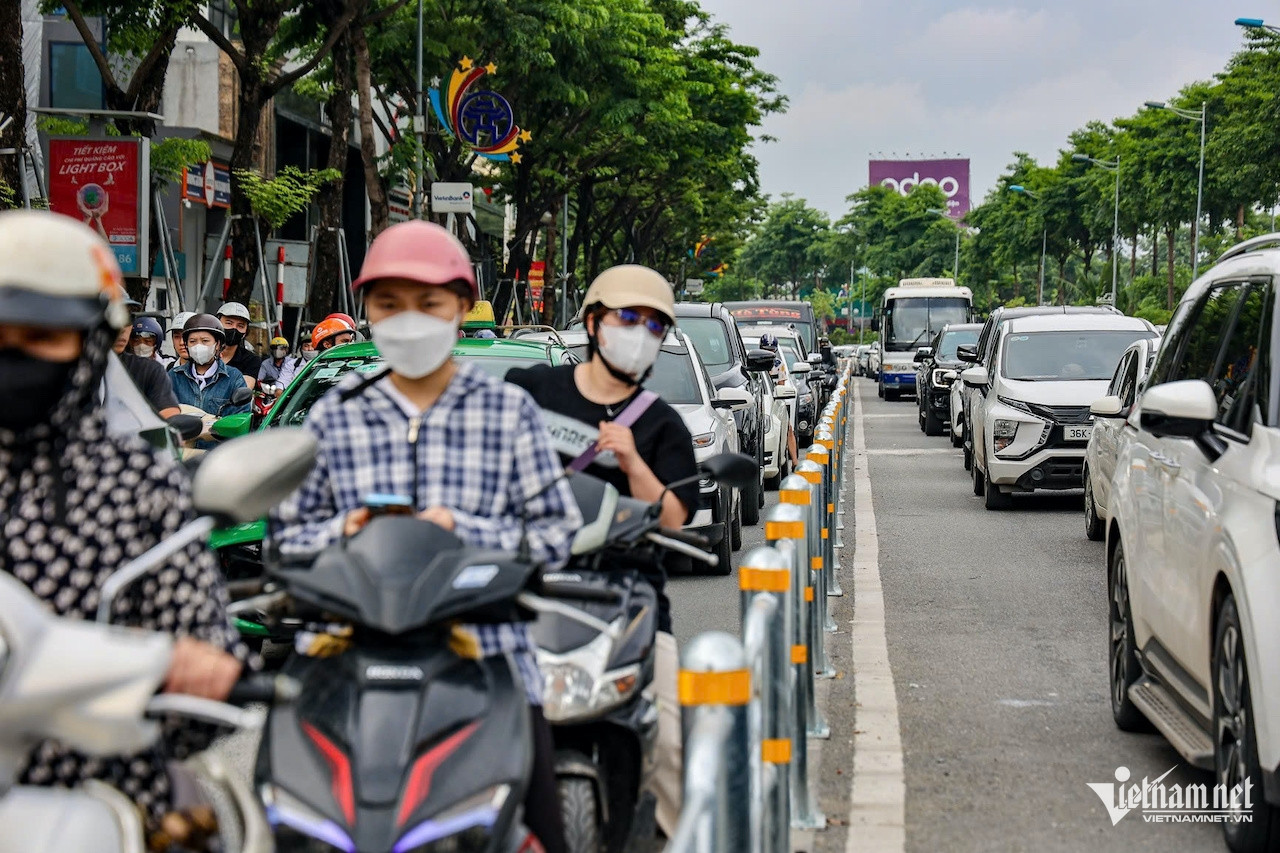 13-1752361183-ha-noi-cam-xe-may-xang-vao-vanh-dai-1-tu-72026-nhanh-chong-ho-tro-nguoi-dan-doi-xe.jpeg