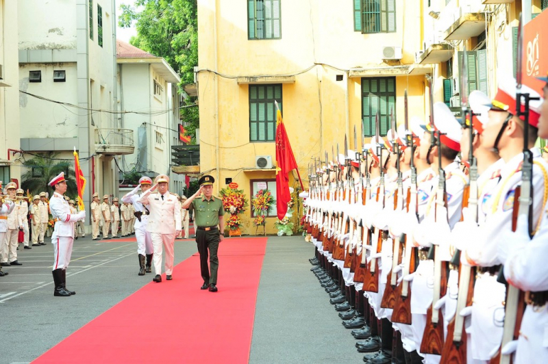 13-1752362463-cuc-an-ninh-doi-ngoai-don-nhan-danh-hieu-anh-hung-luc-luong-vu-trang-nhan-dan.jpg