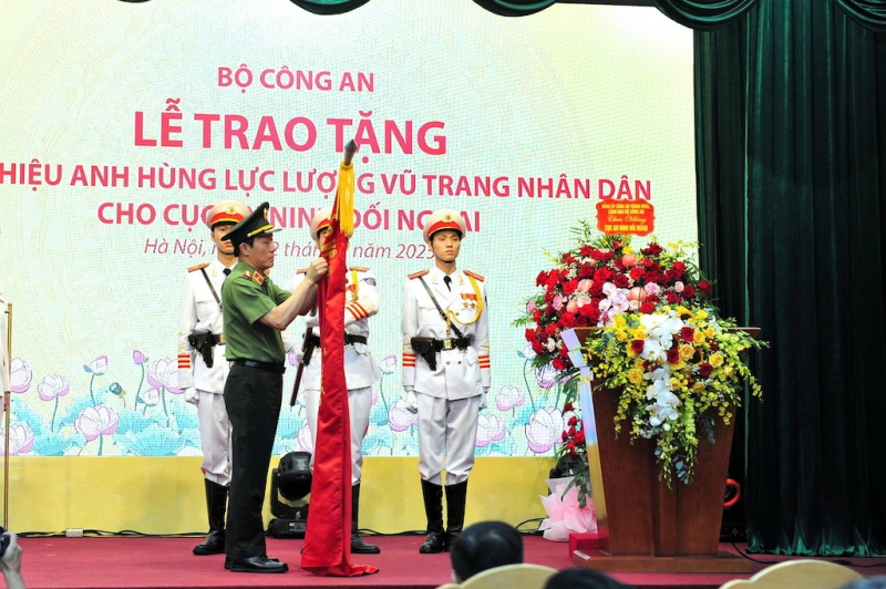 13-1752362463-cuc-an-ninh-doi-ngoai-don-nhan-danh-hieu-anh-hung-luc-luong-vu-trang-nhan-dan.jpg