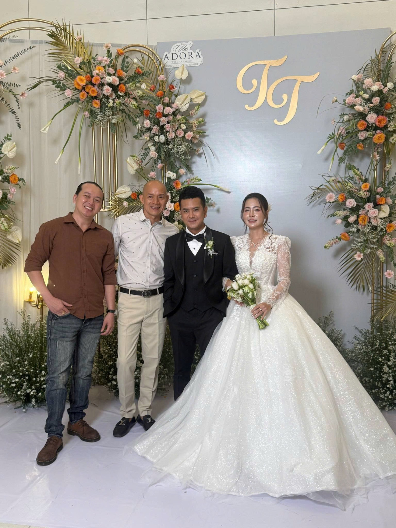 Hùng Thuận hứa yêu vợ trọn đời trong lễ cưới- Ảnh 1.