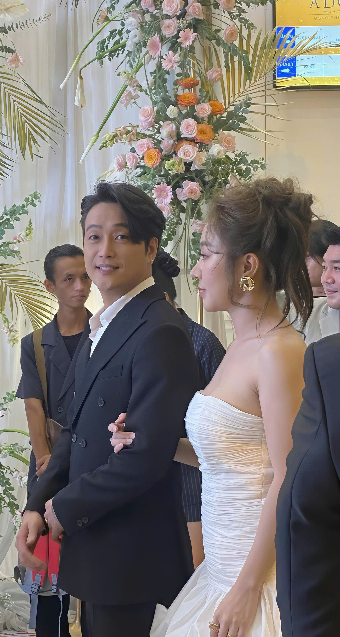 Hùng Thuận hứa yêu vợ trọn đời trong lễ cưới- Ảnh 9.