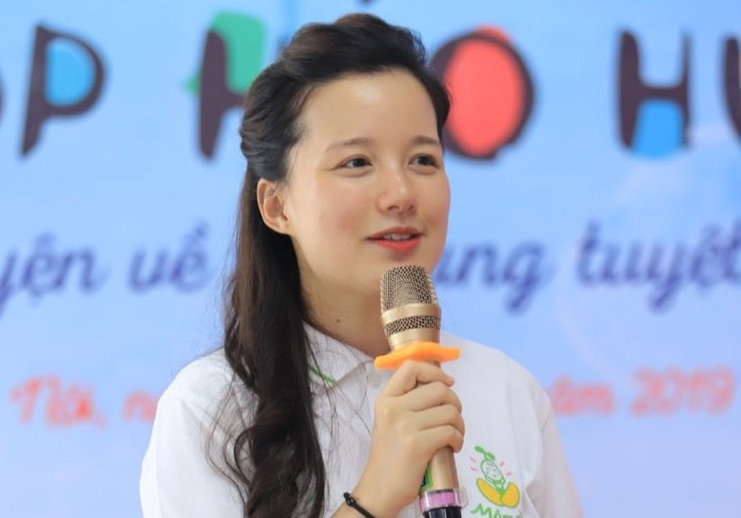 mc-minh-trang-me-tre-sieu-nhan-va-chiec-hop-hao-huc-minh-trang-1558343543-width1000height1313-6388.jpg