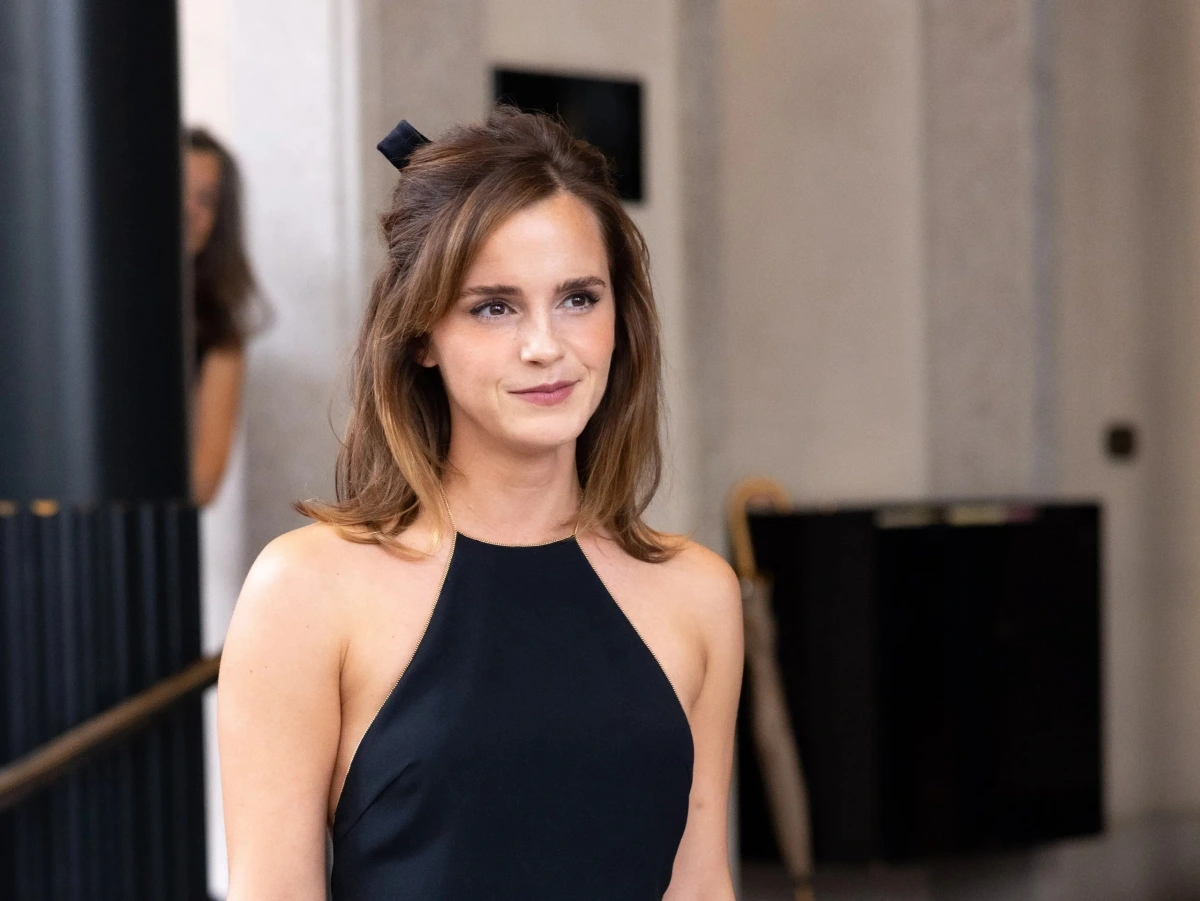 emma watson hau toa vi lai xe qua toc do, hinh tuong mau muc bi lung lay hinh anh 1