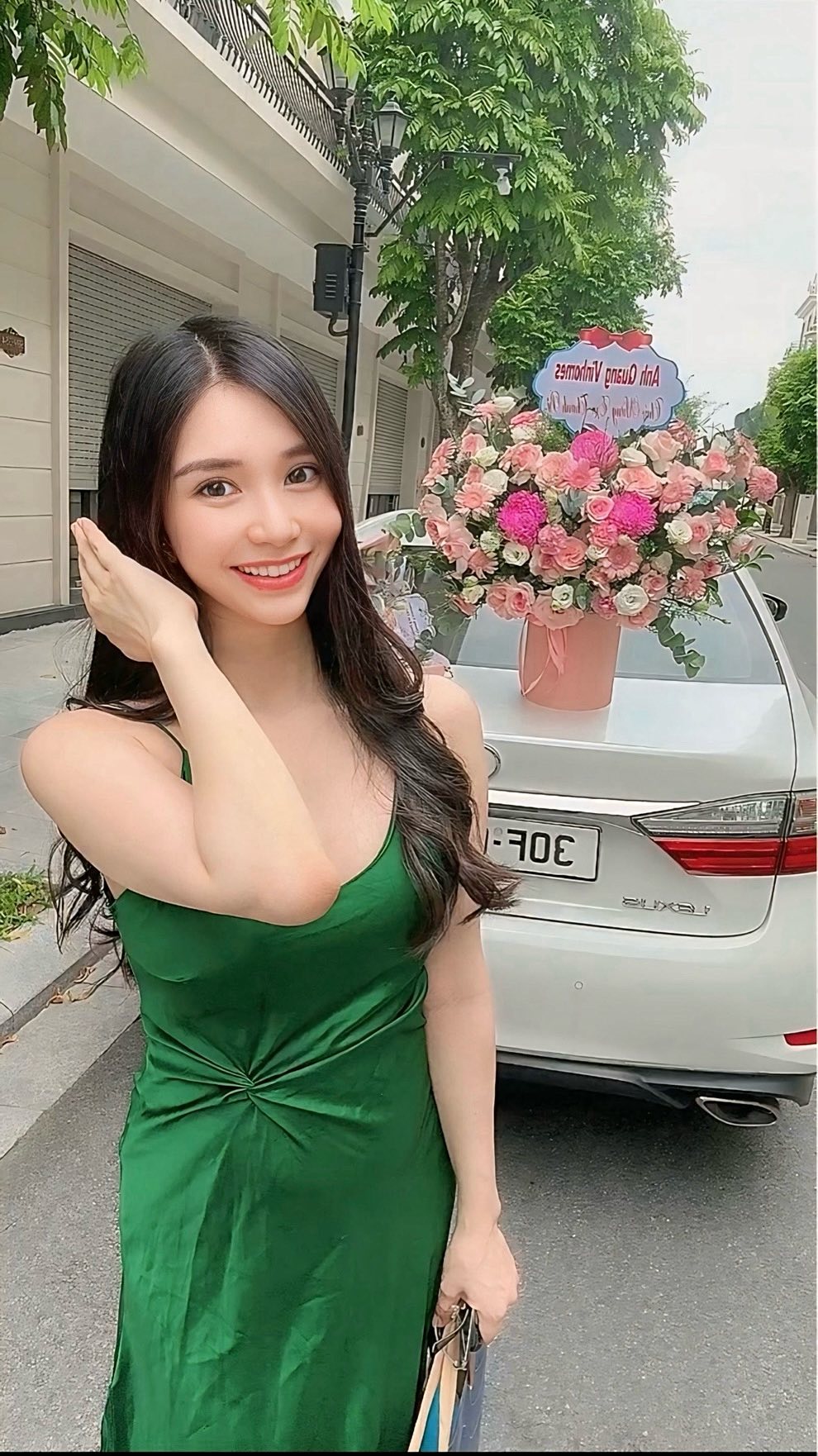 Tình cũ Quang Lê tậu khối tài sản tiền tỷ, gia nhập hội phú bà Vbiz- Ảnh 1.