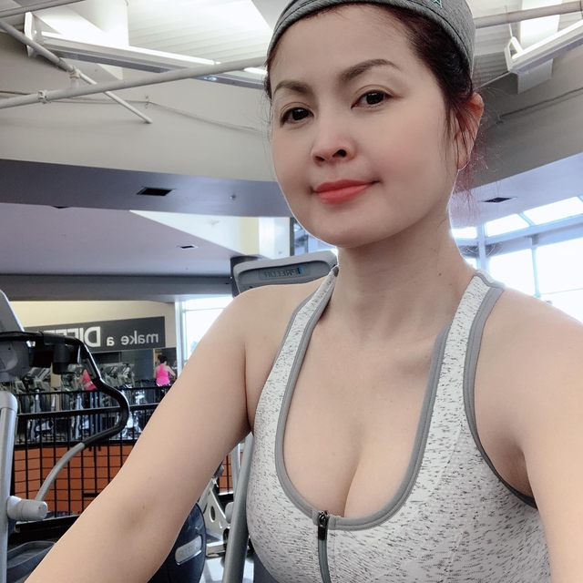 Nữ nghệ sĩ đình đám phải rời showbiz vì clip chấn động, U50 lẻ bóng, không con cái ở xứ người - Ảnh 3.
