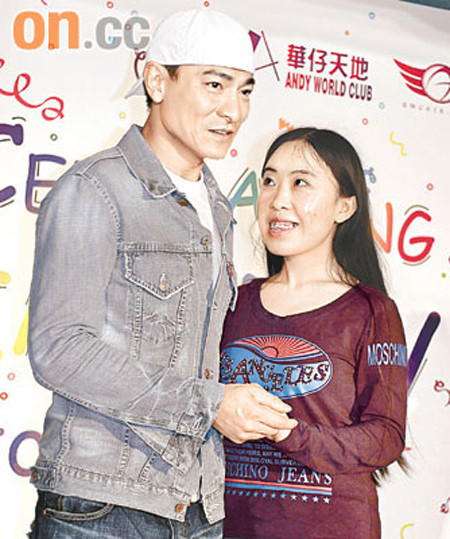 Ông hoàng showbiz bị một cô gái tát “điếng người” vì lý do cực sốc- Ảnh 2.
