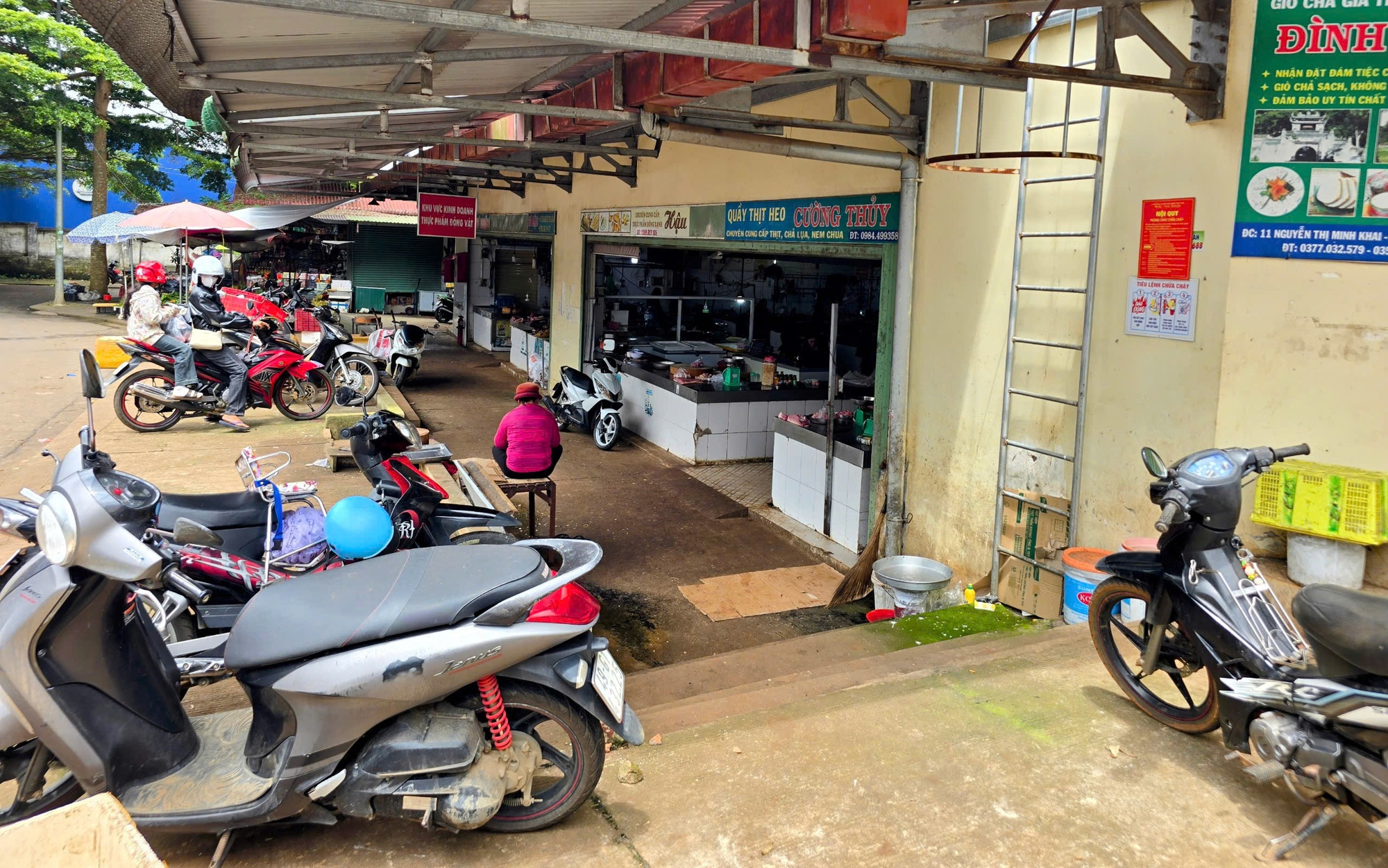 Vụ nữ tiểu thương bị hành hung tại chợ Di Linh: Nhân chứng lên tiếng - Ảnh 3.