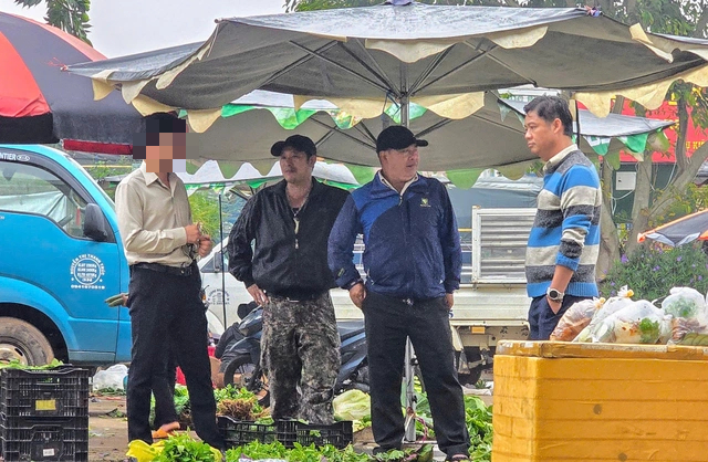 Vụ nữ tiểu thương bị hành hung tại chợ Di Linh: Nhân chứng lên tiếng - Ảnh 4.