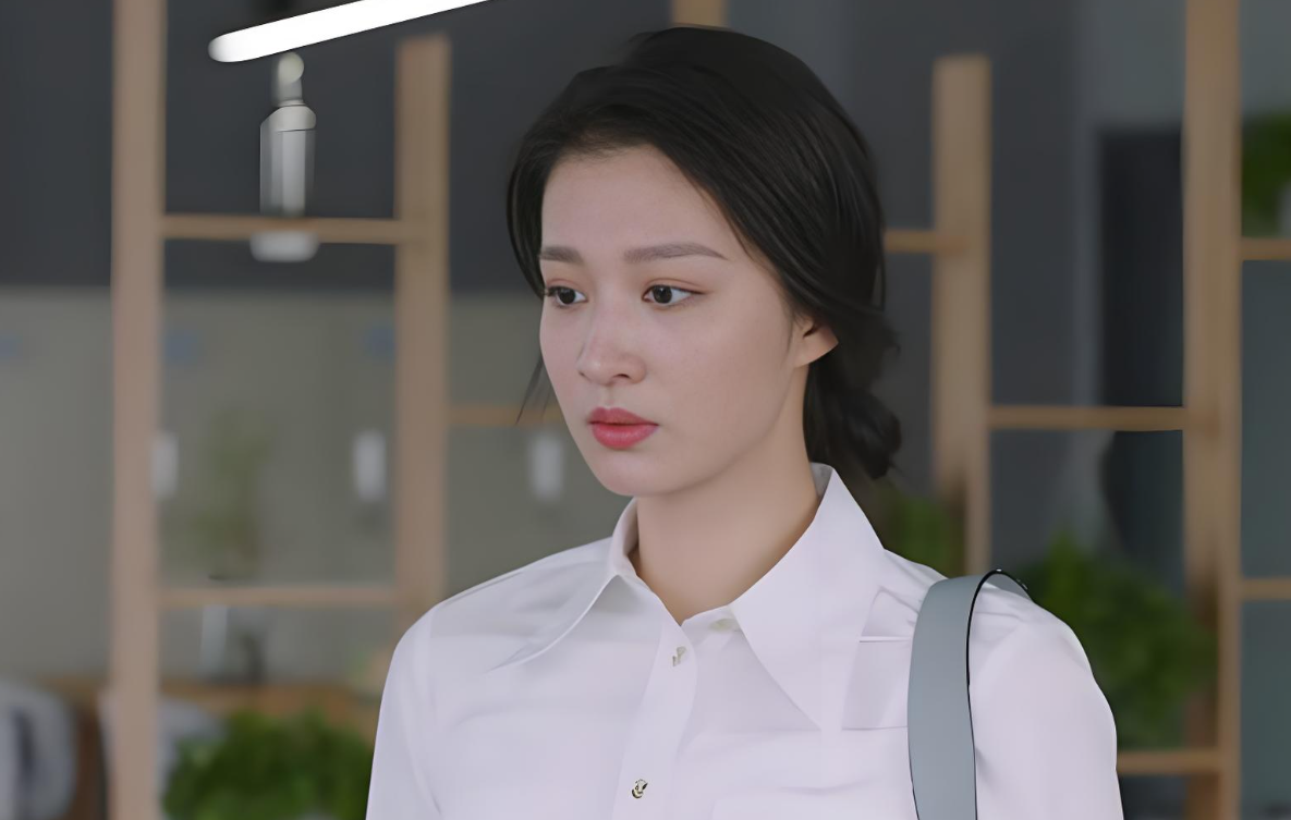 Ra tòa kết thúc cuộc hôn nhân 7 năm, vừa rời khỏi cổng, một cuộc điện thoại gọi đến khiến tôi không còn chốn nương tựa- Ảnh 1.