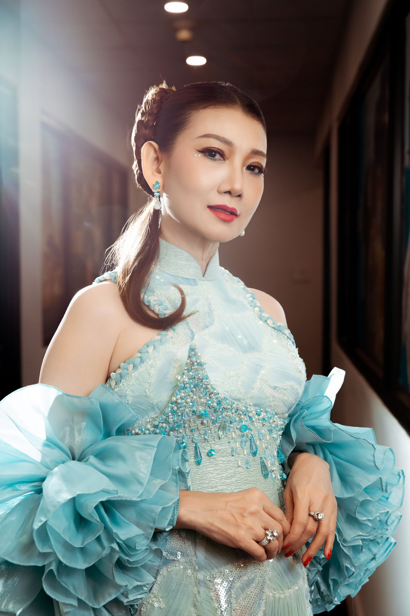 Nữ nghệ sĩ Việt vừa đăng ảnh hôn phụ nữ: