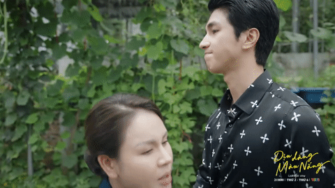15-1752536679-diu-dang-mau-nang-tap-31-tinh-cu-mo-den-tan-cua-nha-gay-suc-ep-voi-lan-anh.gif