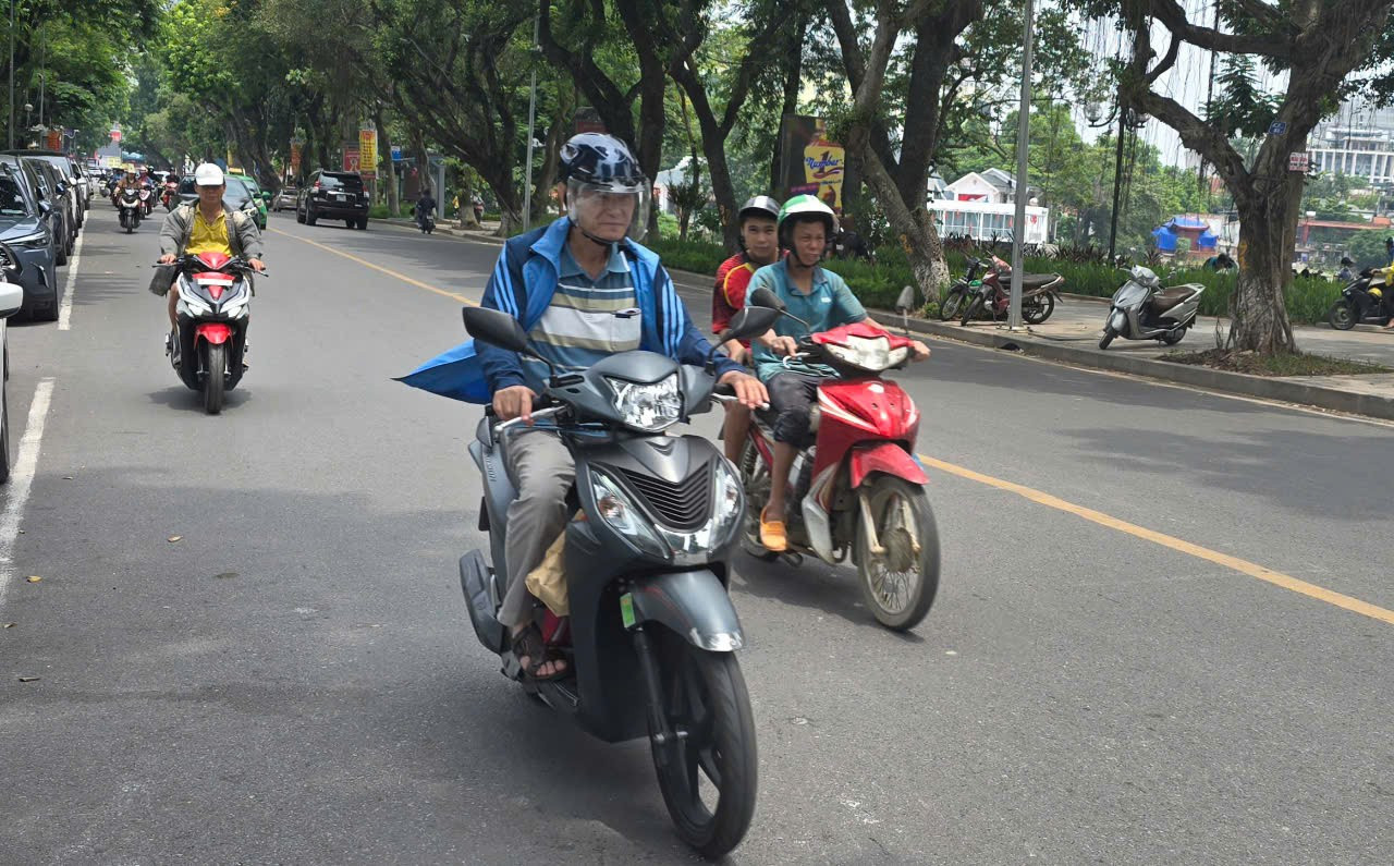 z6802993770251-2bd9af4e1b89b8a67f89883b71cb0d2b.jpg
