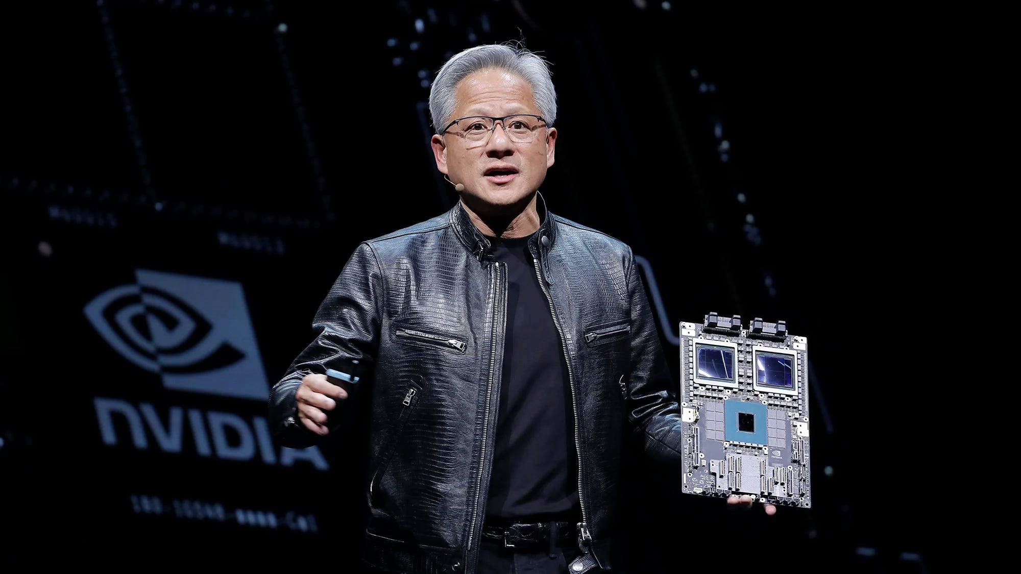 CEO NVIDIA Jensen Huang: Con người sẽ bị mất việc bởi AI nếu ngừng đổi mới sáng tạo- Ảnh 2.