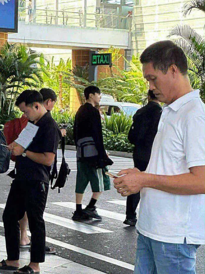 15-1752548717-cap-trai-dep-bts-sung-nguoi-khi-bi-nguoi-dan-ong-la-lam-1-viec-tai-da-nang.jpg