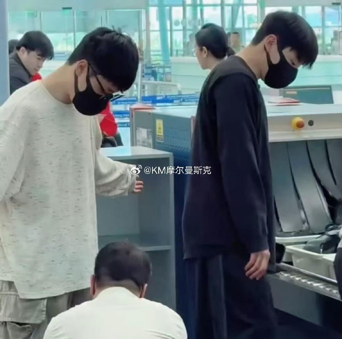15-1752548717-cap-trai-dep-bts-sung-nguoi-khi-bi-nguoi-dan-ong-la-lam-1-viec-tai-da-nang.jpeg
