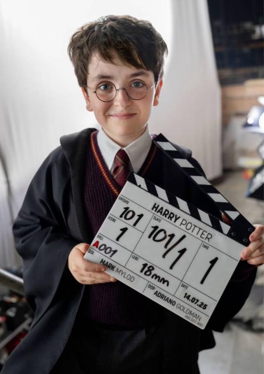 15-1752550133-lo-dien-harry-potter-phien-ban-moi-dep-gap-tram-lan-ban-goc-xe-truyen-buoc-ra-la-day-chu-dau.jpg