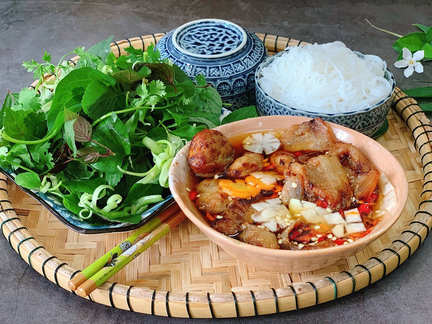 10 món ăn ngon nhất của Việt Nam mà bạn không thể bỏ lỡ - Ảnh 9.
