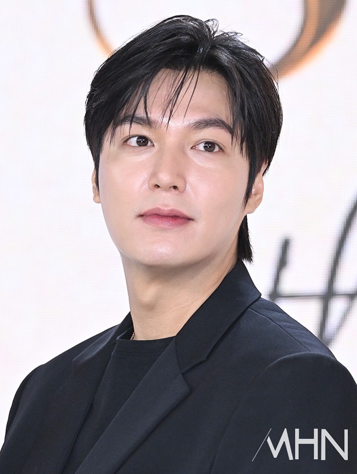 Clip: Mỹ nhân Việt đẹp đến mức khiến Lee Min Ho phải 2 lần ngắm nghía không rời tại sự kiện- Ảnh 7.