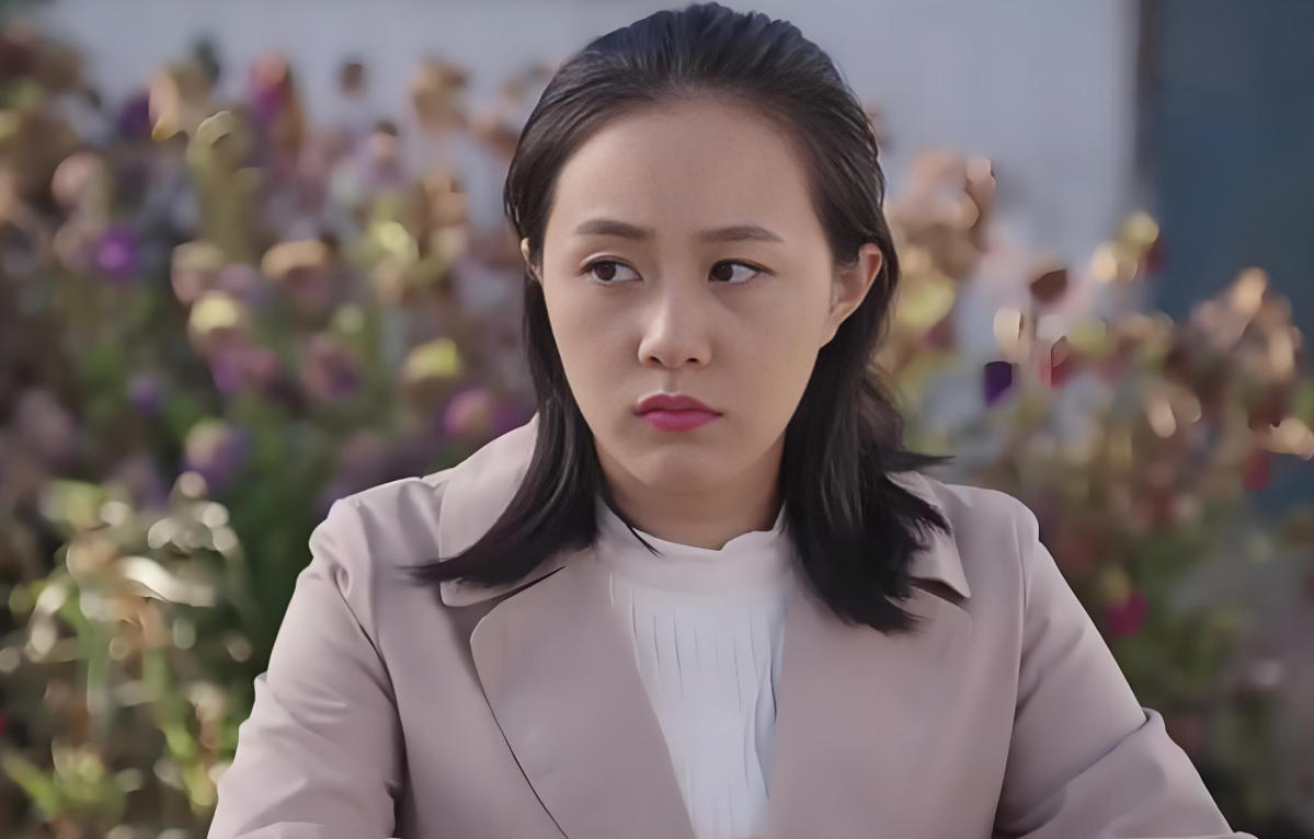 Nhiều đêm tôi ngồi trước bàn thờ chồng, nước mắt lặng lẽ rơi vì thấy mình thật dễ tin người- Ảnh 1.