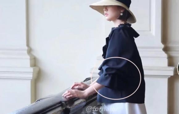 Hải Tú bị khui 3 dấu hiệu bầu bí: Từng ở ẩn 9 tháng, xôn xao nhất là bức ảnh bụng lùm lùm- Ảnh 5.