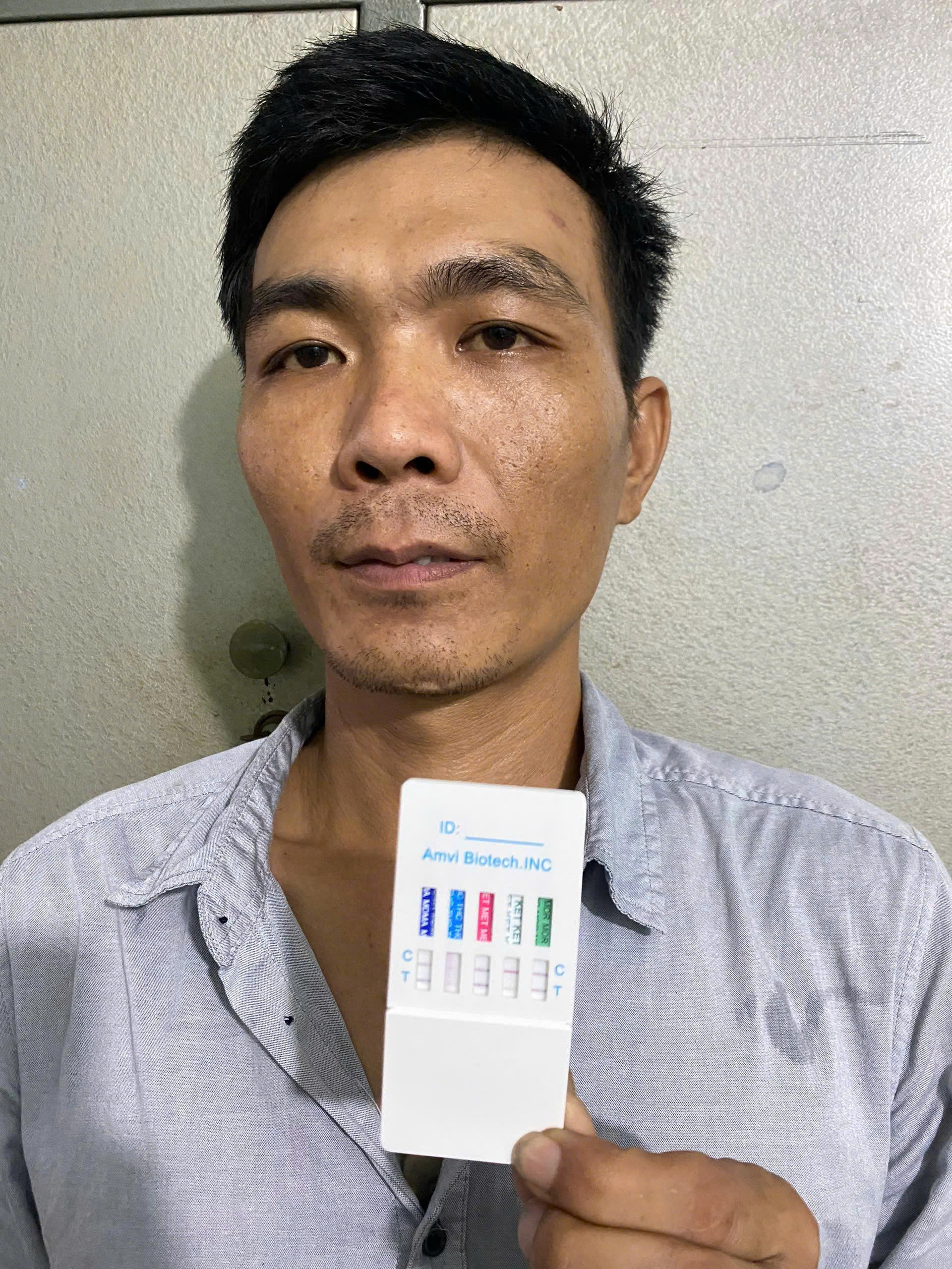 Vụ cô gái ôm con nhỏ bị đánh tới tấp: Chân dung