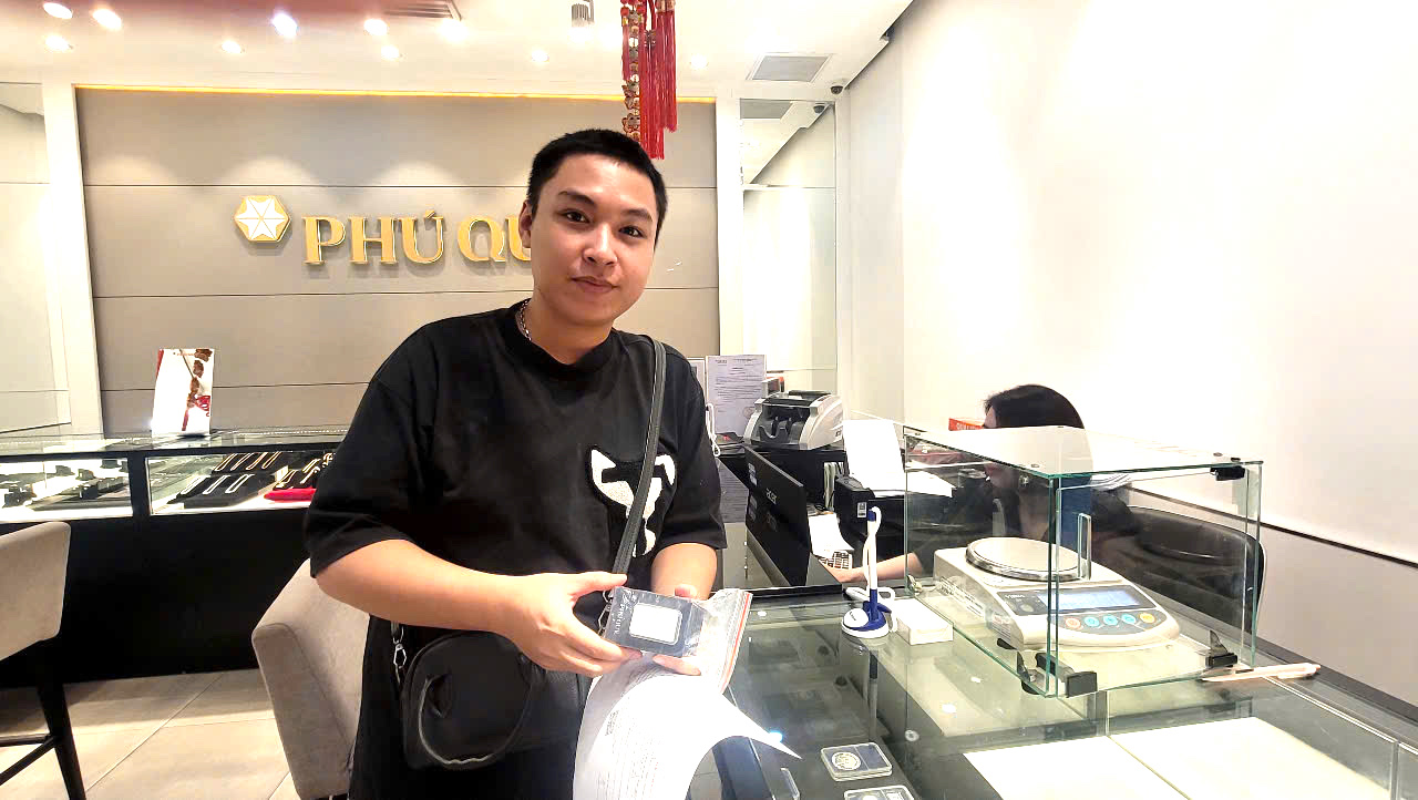 Cơn sốt bạc thỏi và bạc miếng: Nhà đầu tư mới đổ xô tham gia - Ảnh 1.