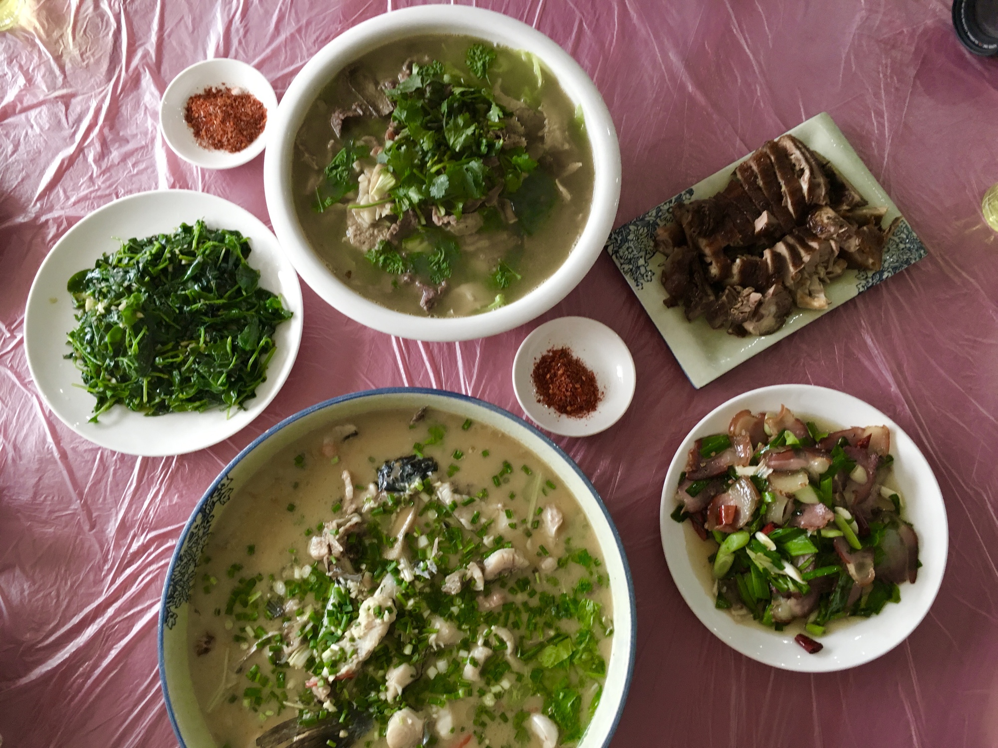 Khám phá cách dọn dẹp thú vị tại quán cơm bình dân Trung Quốc - Ảnh 2.