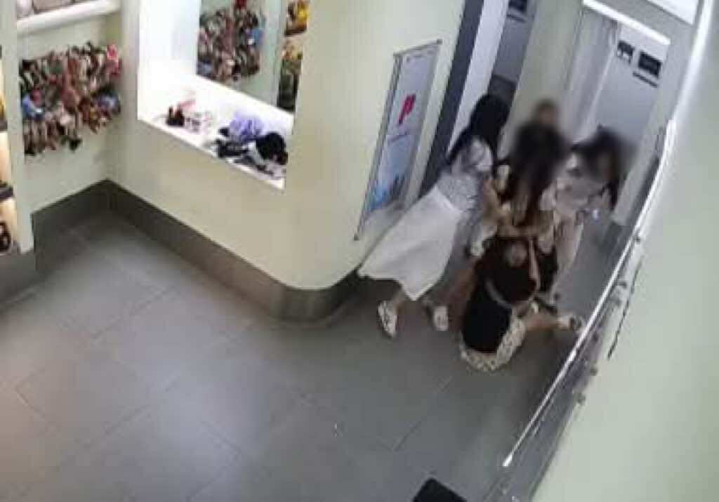 Vụ xô xát tại photobooth Hà Nội: Người nhận là nữ du khách Hàn lên tiếng xin lỗi, nói nguyên nhân dẫn đến hành vi- Ảnh 1.