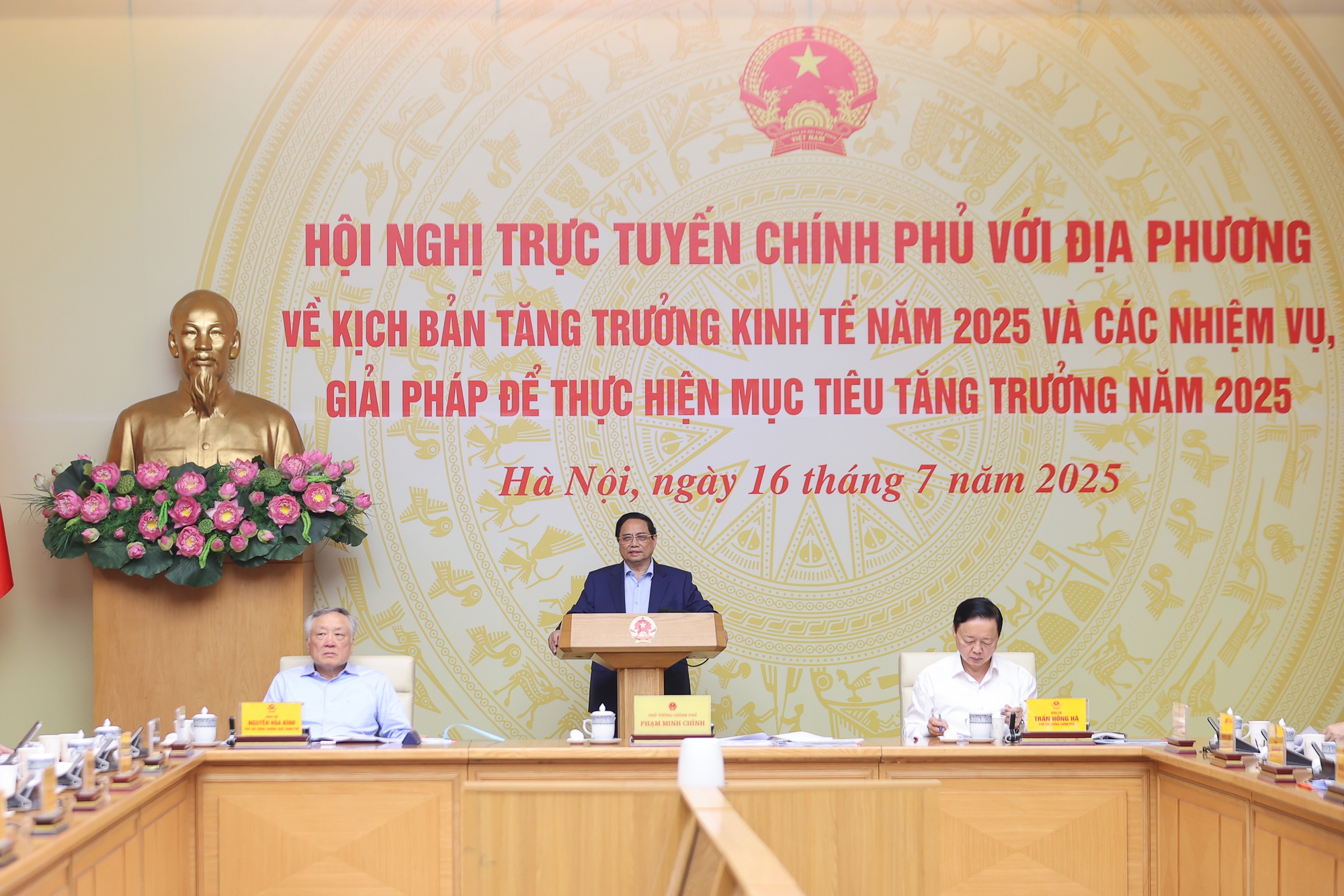 Thủ tướng: Phấn đấu tăng trưởng GDP năm 2025 từ 8,3 - 8,5%- Ảnh 1.