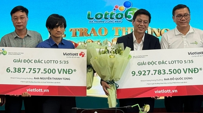 Vì sao cả hai người nhận giải độc đắc Vietlott đều không đeo mặt nạ?- Ảnh 1.