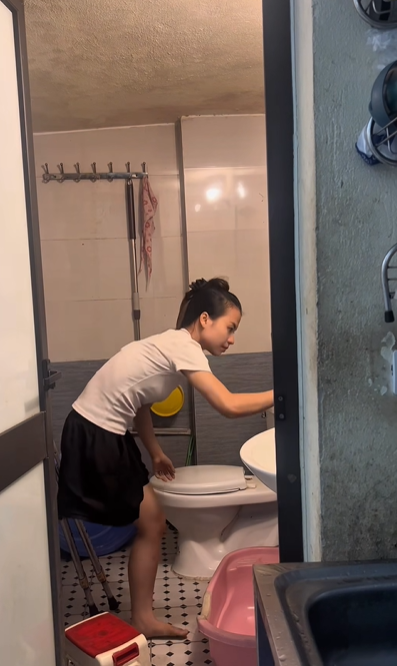Cuộc sống trong phòng trọ 18m2 ở Hà Nội của đôi vợ chồng mỗi người có 1 chân- Ảnh 3.