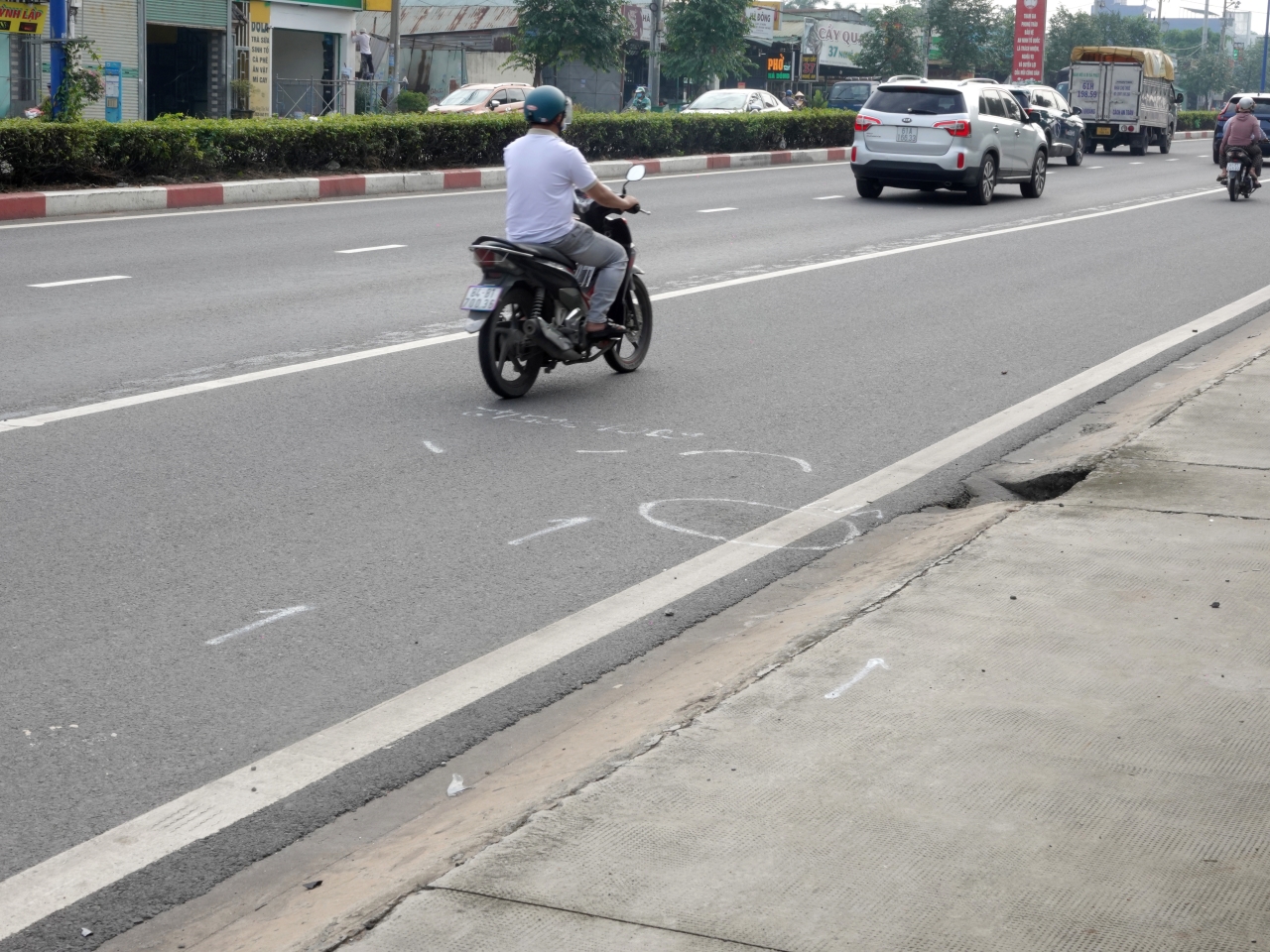 Lời kể xót xa vụ 2 vợ chồng tử vong khi chở con gái đi khám bệnh: Bé gái hoảng loạn nức nở nói