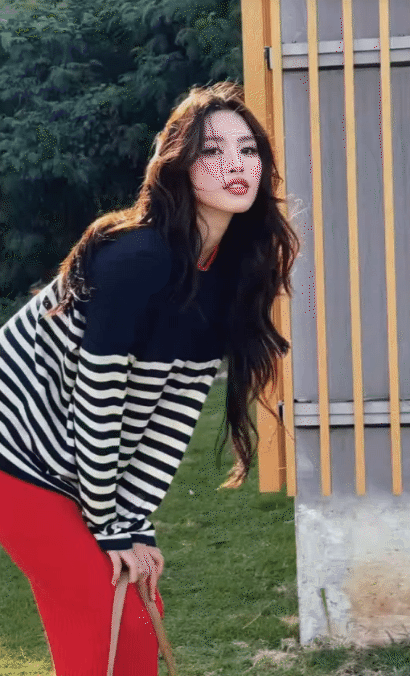 17-1752737333-hoa-hau-tieu-vy-co-dong-thai-ung-ho-jack.gif