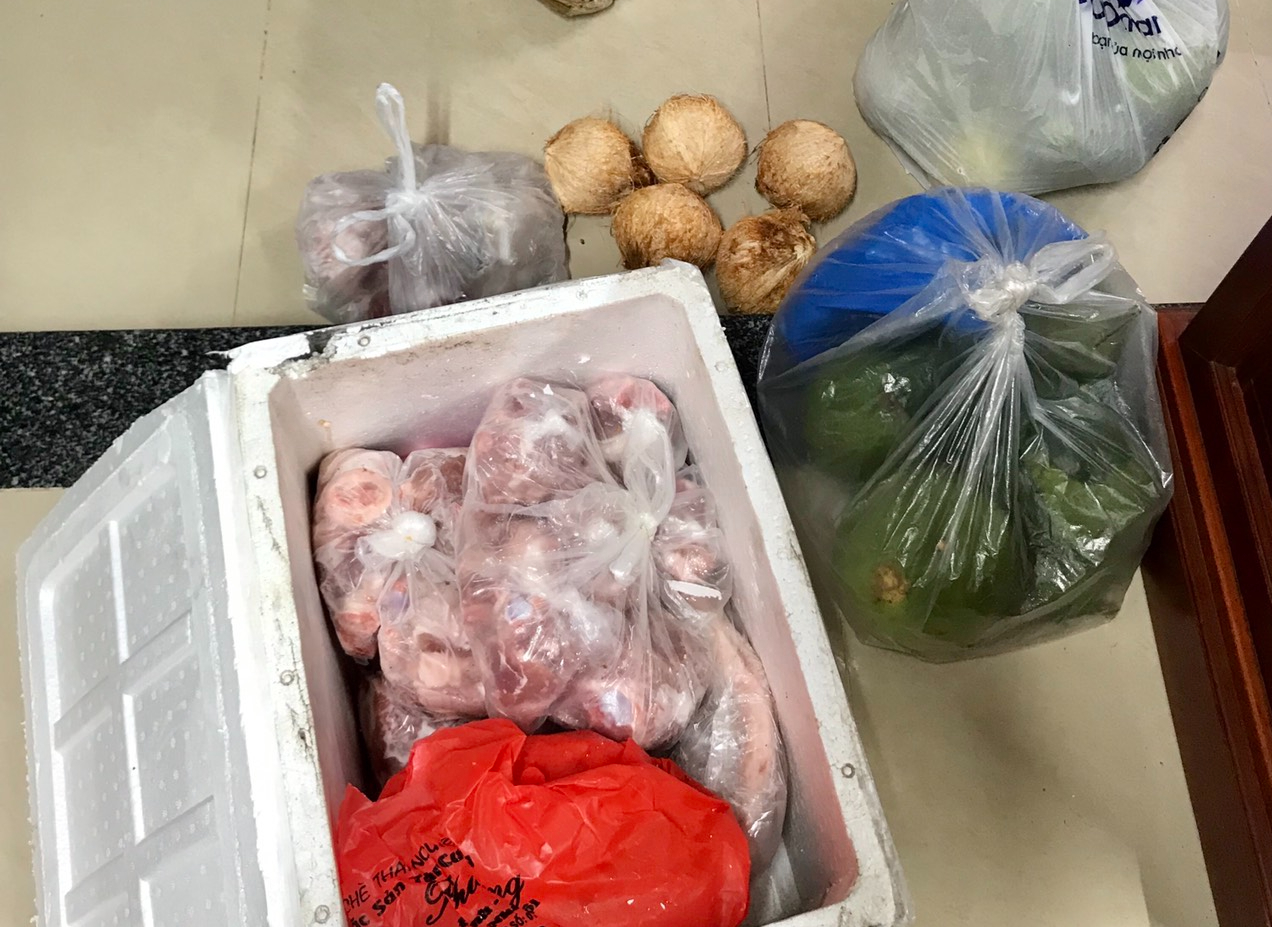 Tôi hoang mang tột độ khi nhận thùng đồ ăn mẹ chồng gửi, may mà quyết đoán mới cứu được bà- Ảnh 1.