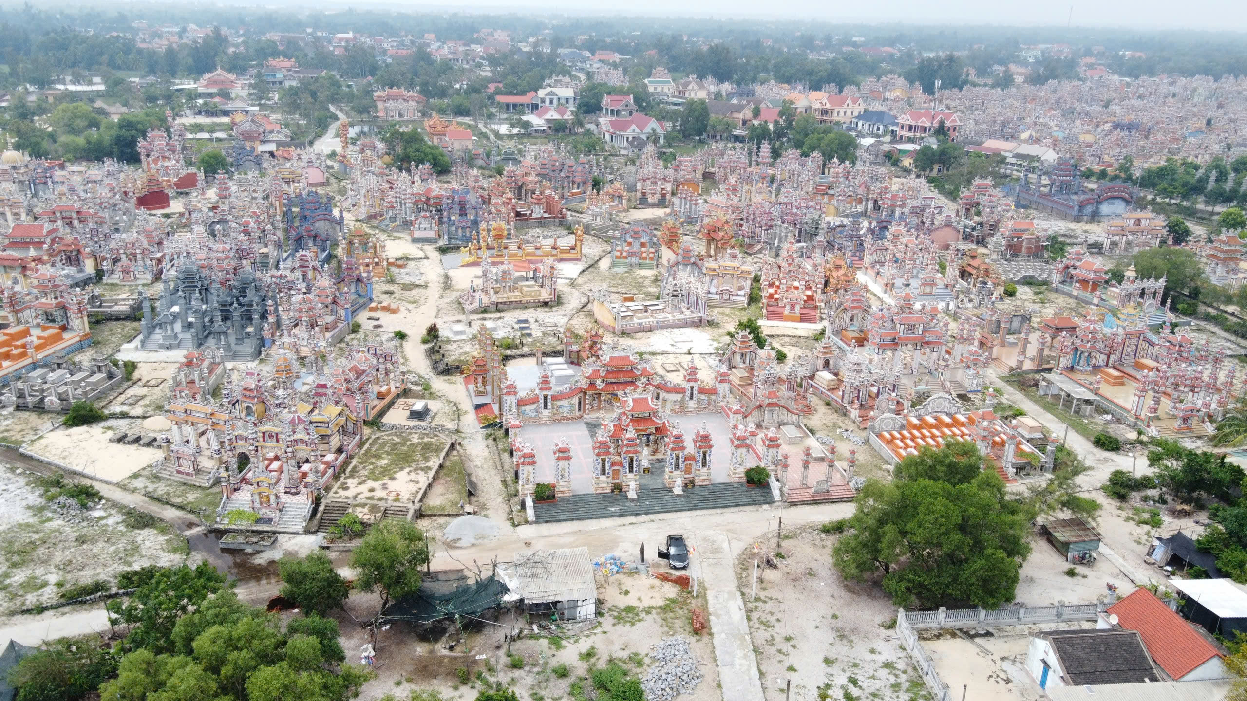 Đập chén bát xây lăng mộ: Chuyện thật ở ngôi làng khiến cả thế giới ngỡ ngàng- Ảnh 2.