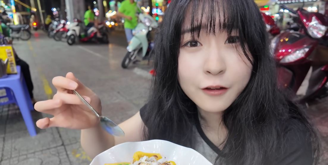 Khách Trung Quốc thích mê 1 món vỉa hè tại TP HCM, thốt lên: 