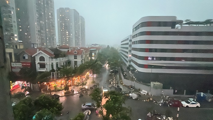 Mưa to , gió lớn Hà Nội do ảnh hưởng bão số 3 Wipha hay không? - Ảnh 1.