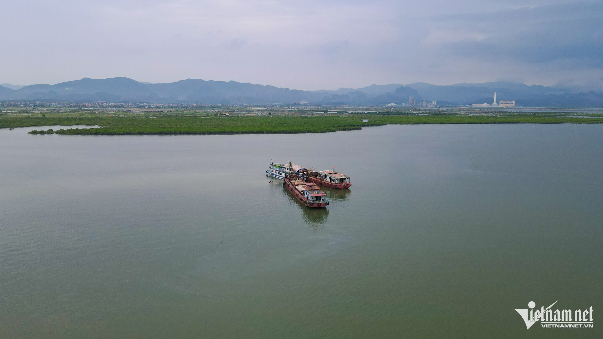 W-Lat tau Ha Long 5.jpg