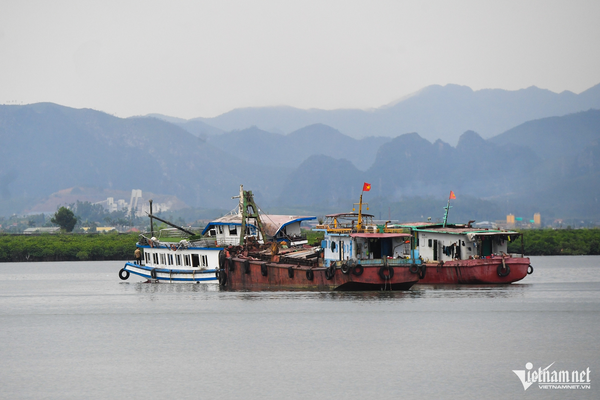 W-Lat tau Ha Long.jpg