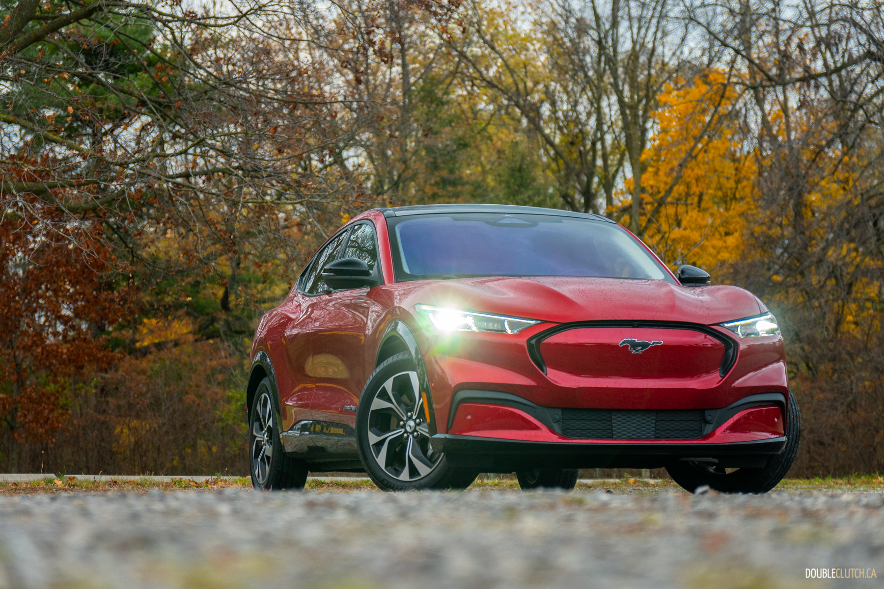 Đây là bản Ford Mustang Mach-E sắp bán tại Việt Nam: Diện mạo khác xe nhập tư, pin khủng, đầy bình có thể chạy Hà Nội - Quảng Bình - Ảnh 2.
